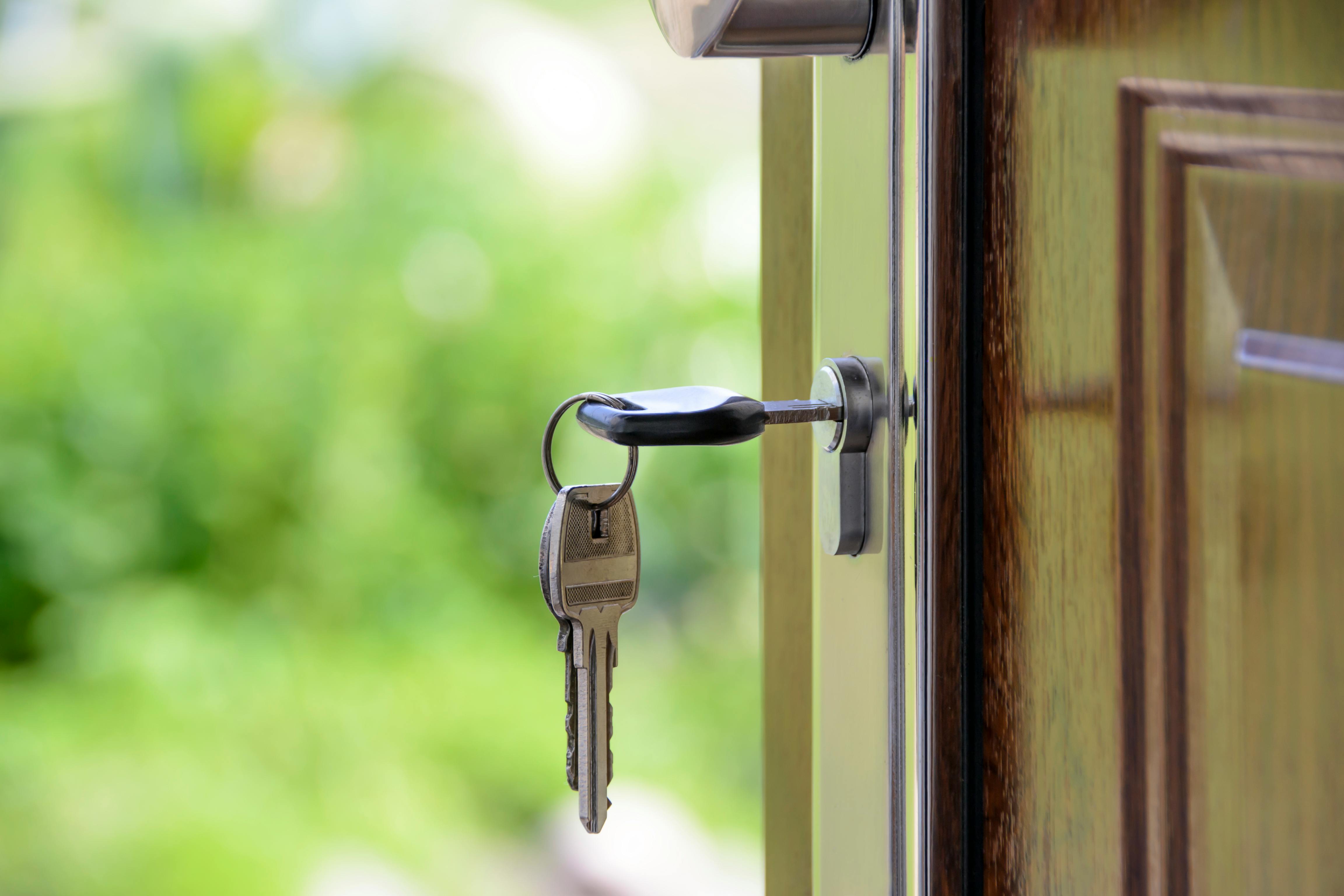7 Best AI Tools for Real Estate Agents in 2025 (Free & Paid Options)