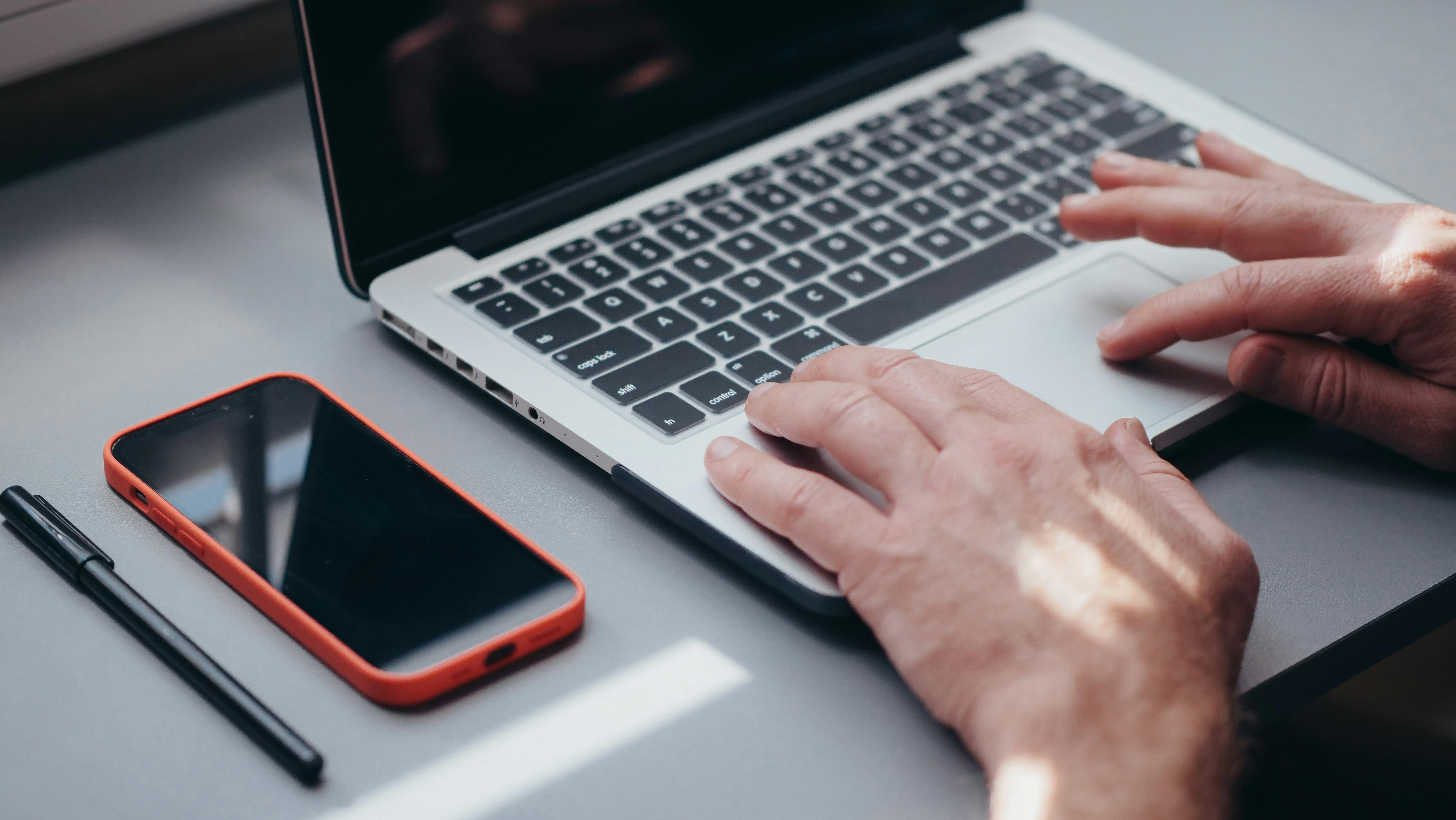 Free AI Chatbot with Voice: Advantages and Limitations You Should Know