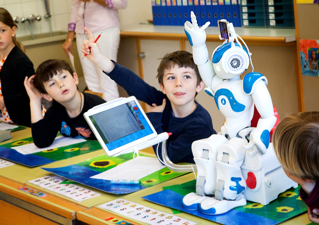 Should Kids Learn Artificial Intelligence Robotics Course? 