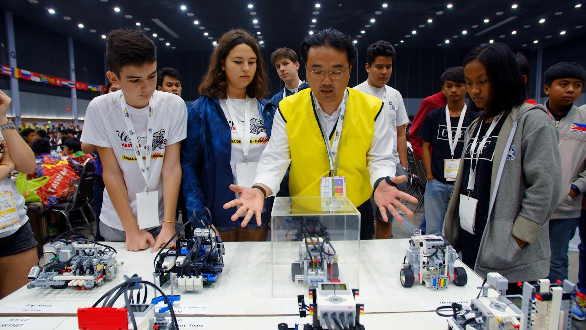 Me & My Robot: Inspiring the Next Generation of Roboticists